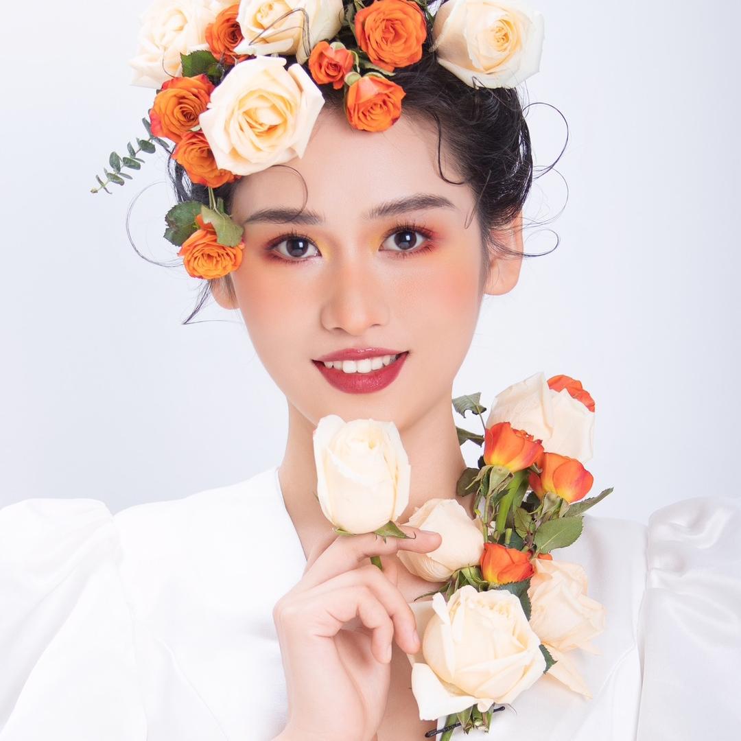 桂林玲丽化妆美甲培训徐老师