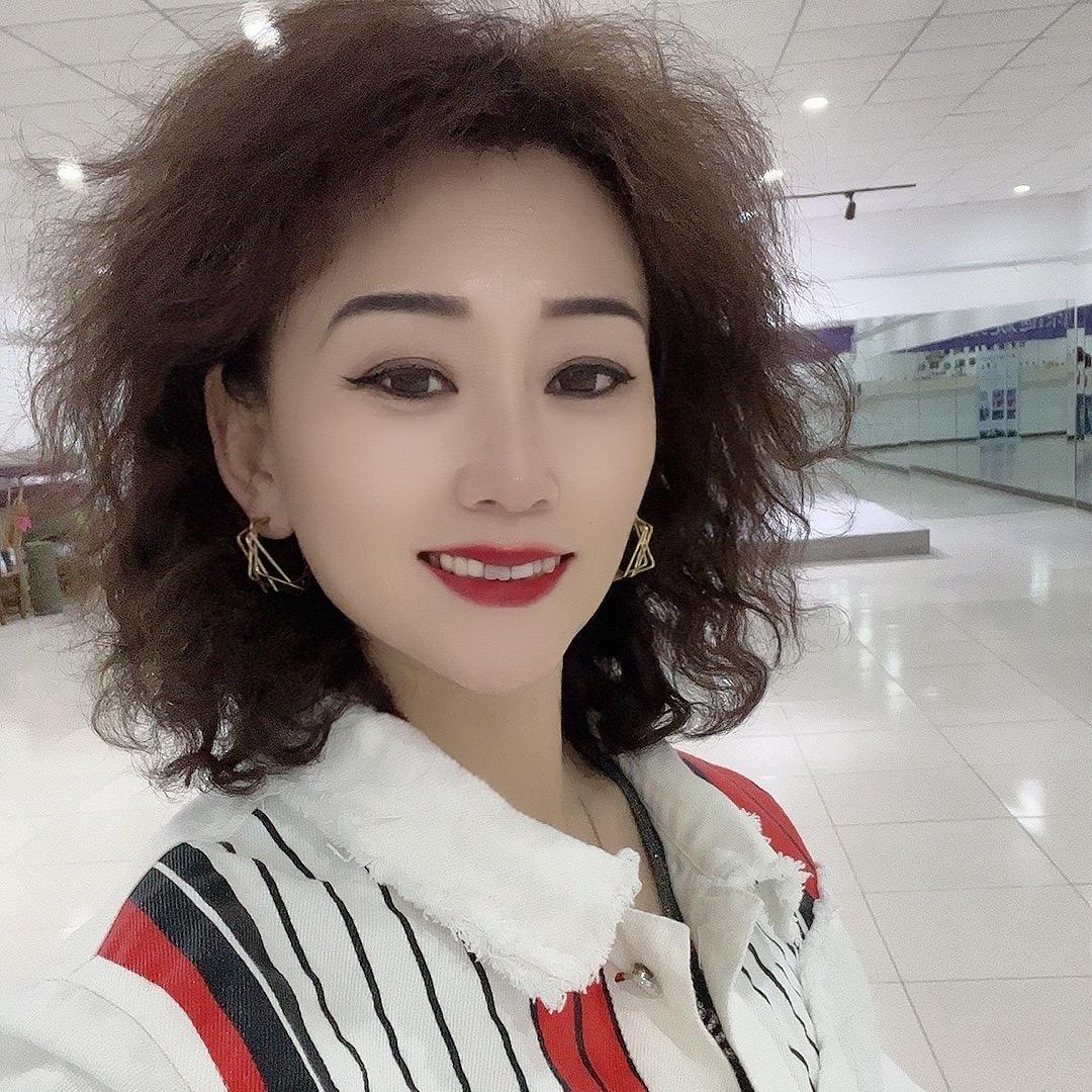 彩云姐姐（小号）大号同名晚8点8分直播