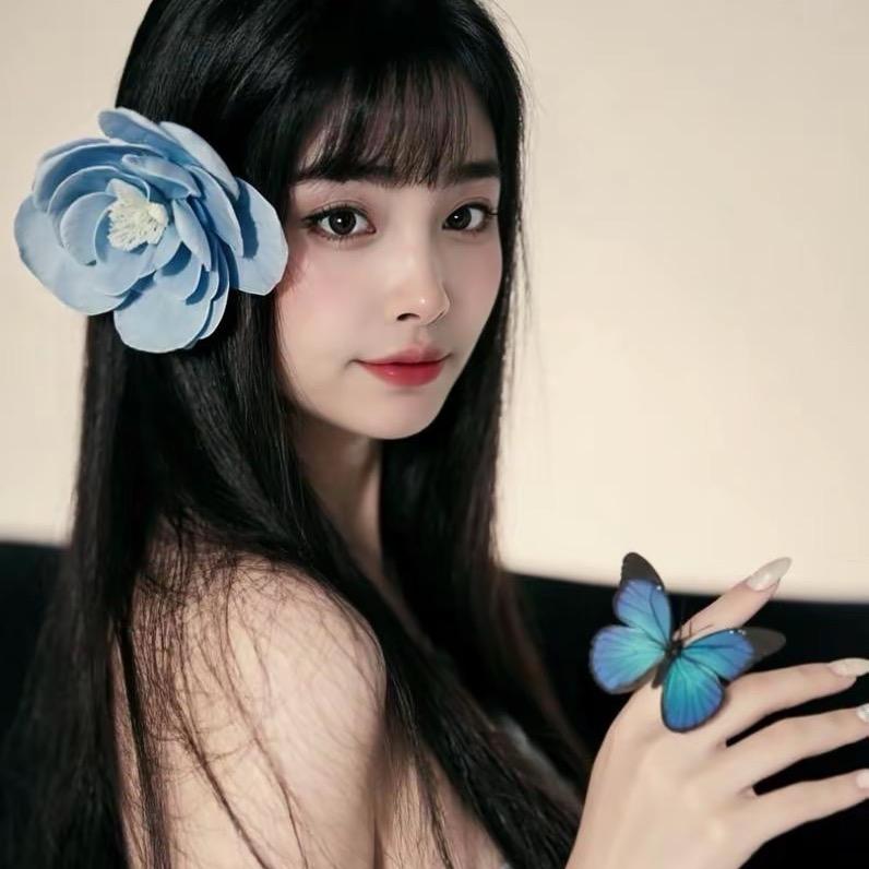 小丽带娃做美甲