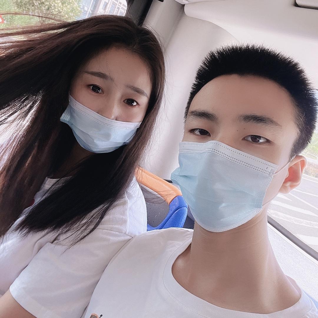 我姓李👩‍❤️‍💋‍👨她姓名王