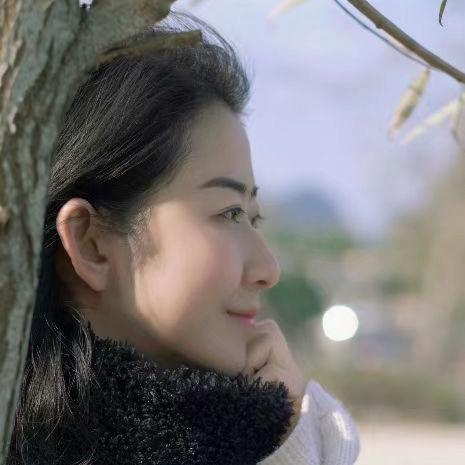 穿裙子的鱼小白