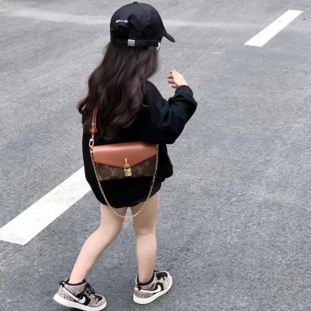 七月     🥤