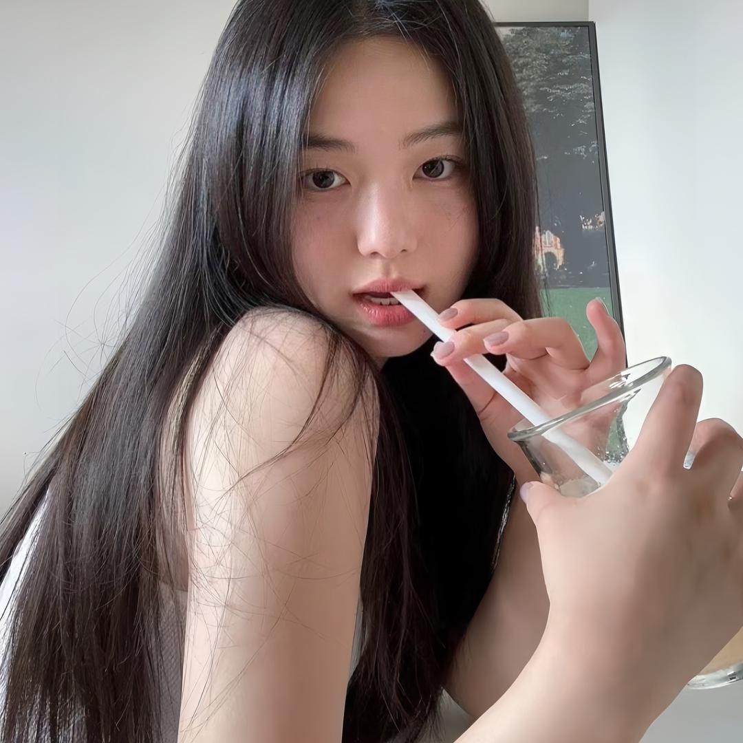 草莓田田圈.^