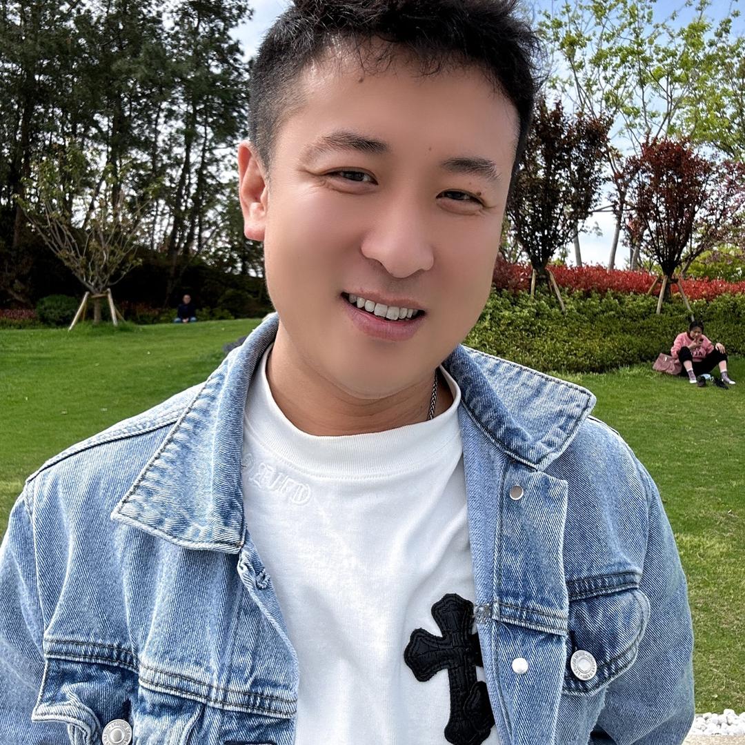 武汉市月拖限商贸有限公司
