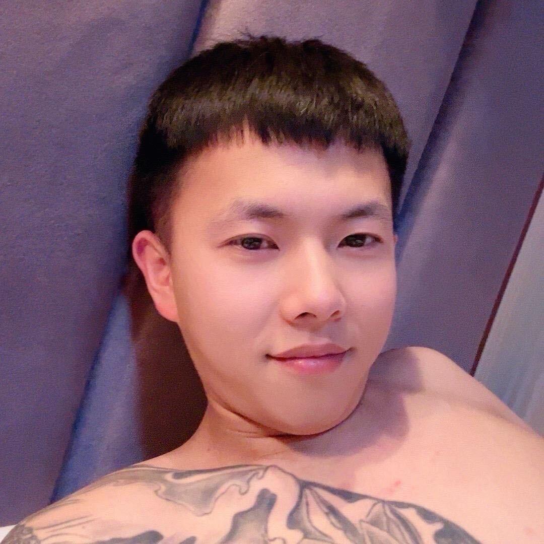 难逃月色.