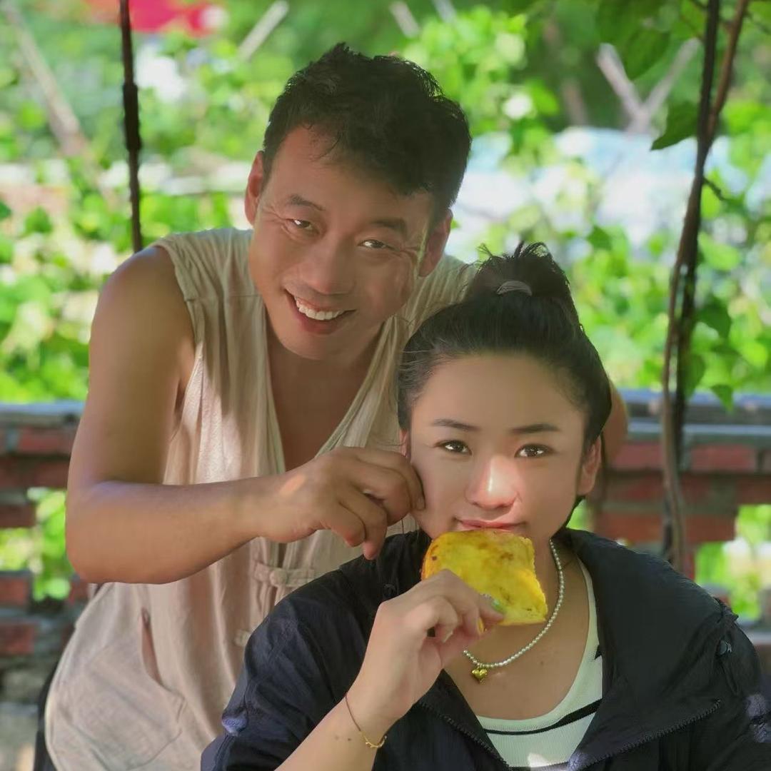 楠楠（罗锅小姨子）