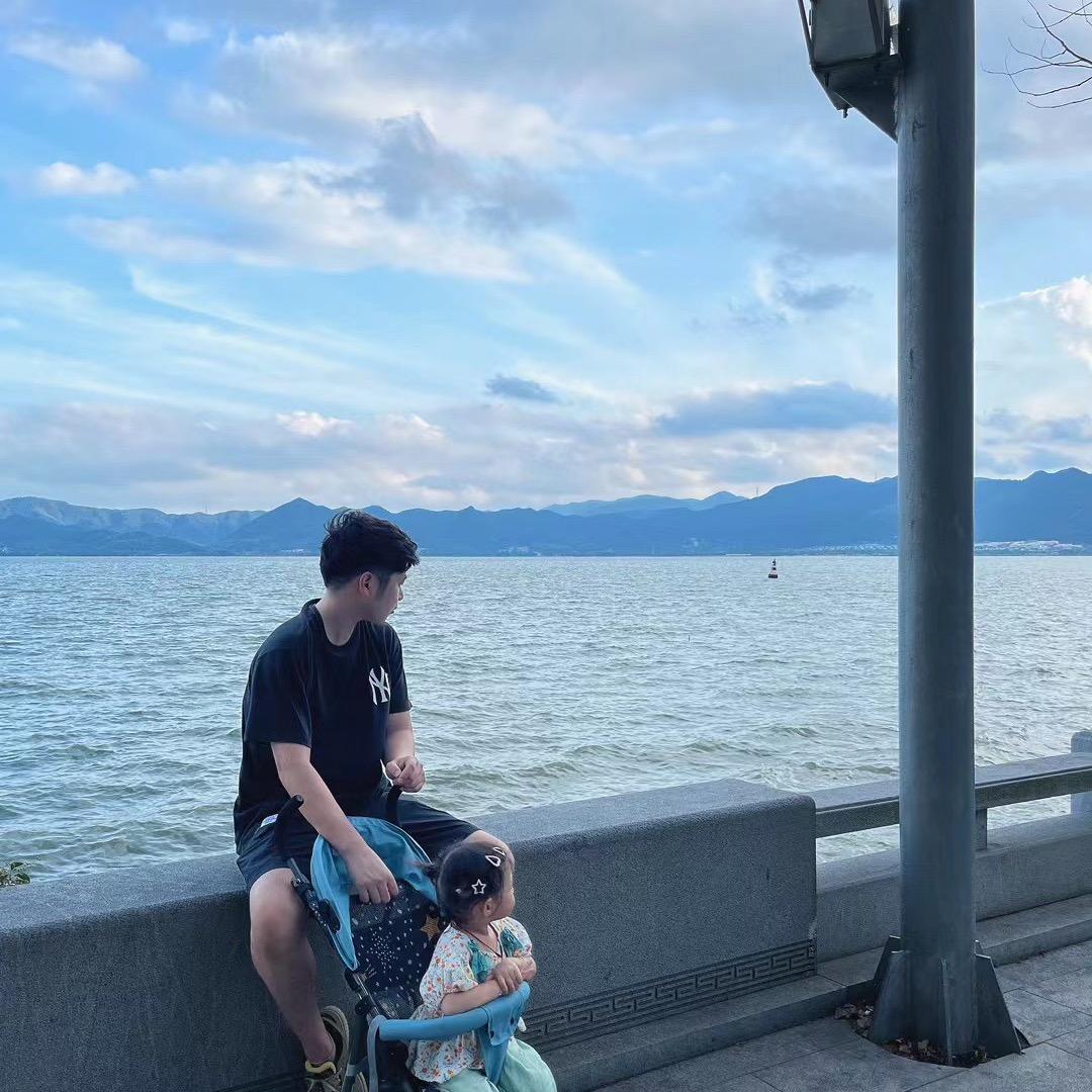 教游泳的汤圆爸