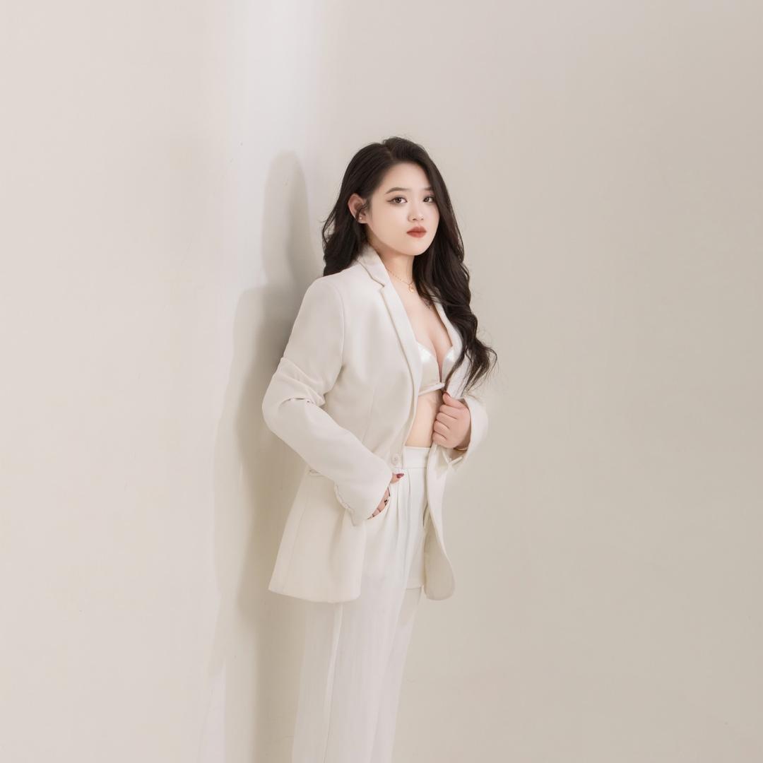 小璐.