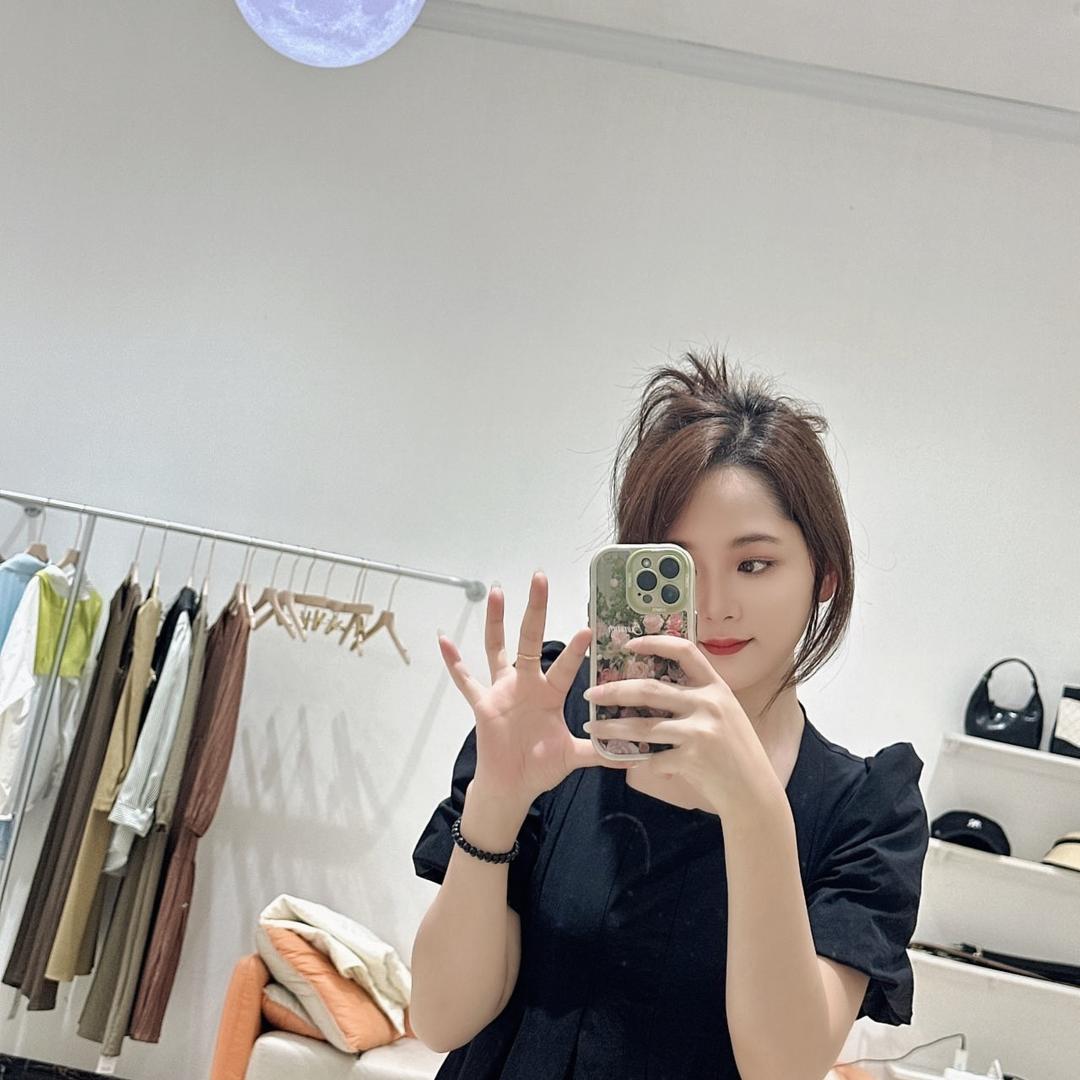 瑶族女孩栗子