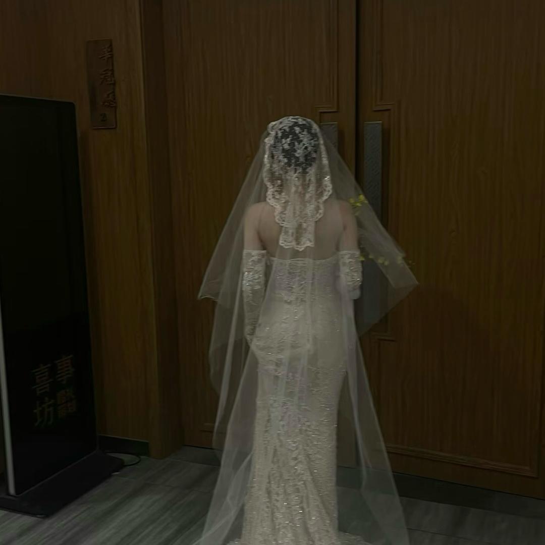 C.   化妆跟妆🪞