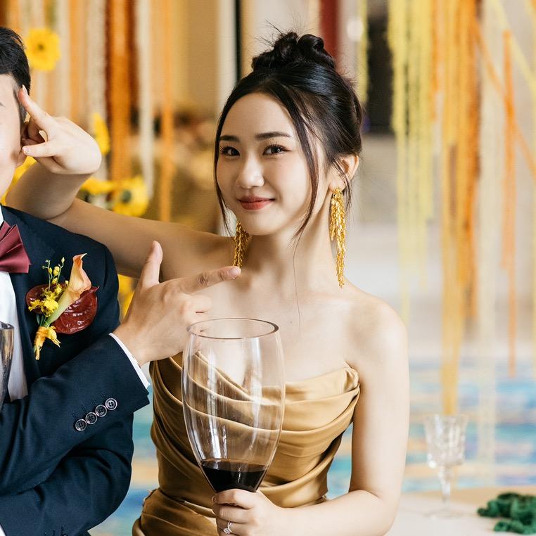 学美术的化妆师苗