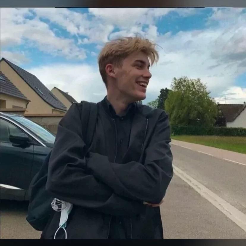 ￴￴ ￴￴    ￴