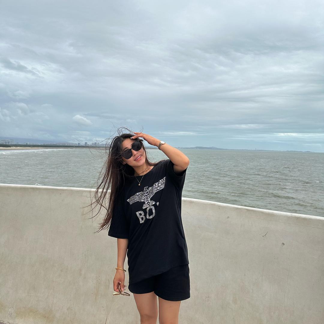 @💫。          Y
