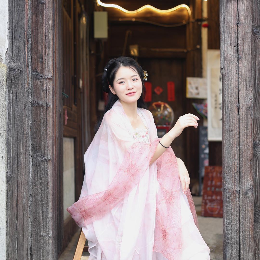 漂亮老板娘（剧本杀伴手礼）