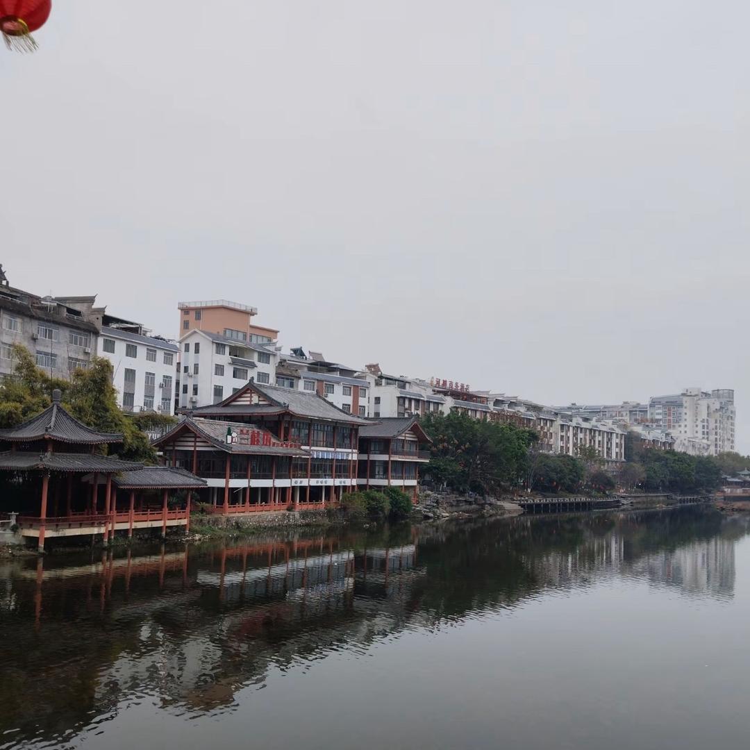 挑大粪的农民