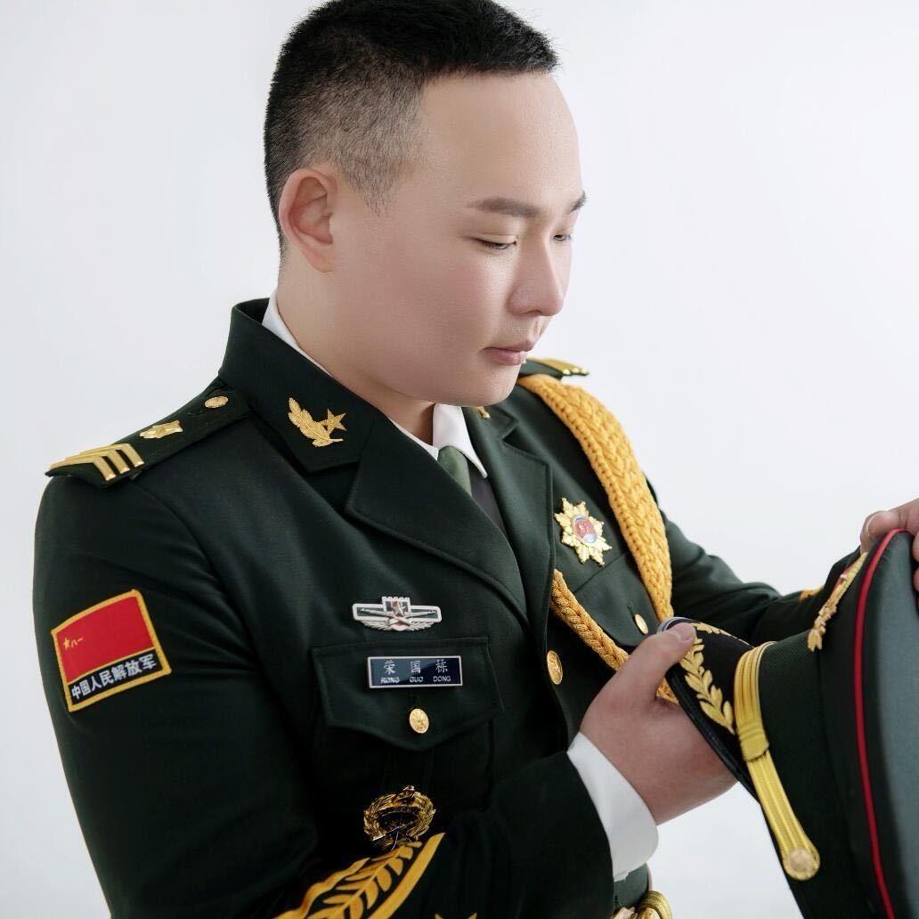 洛小七