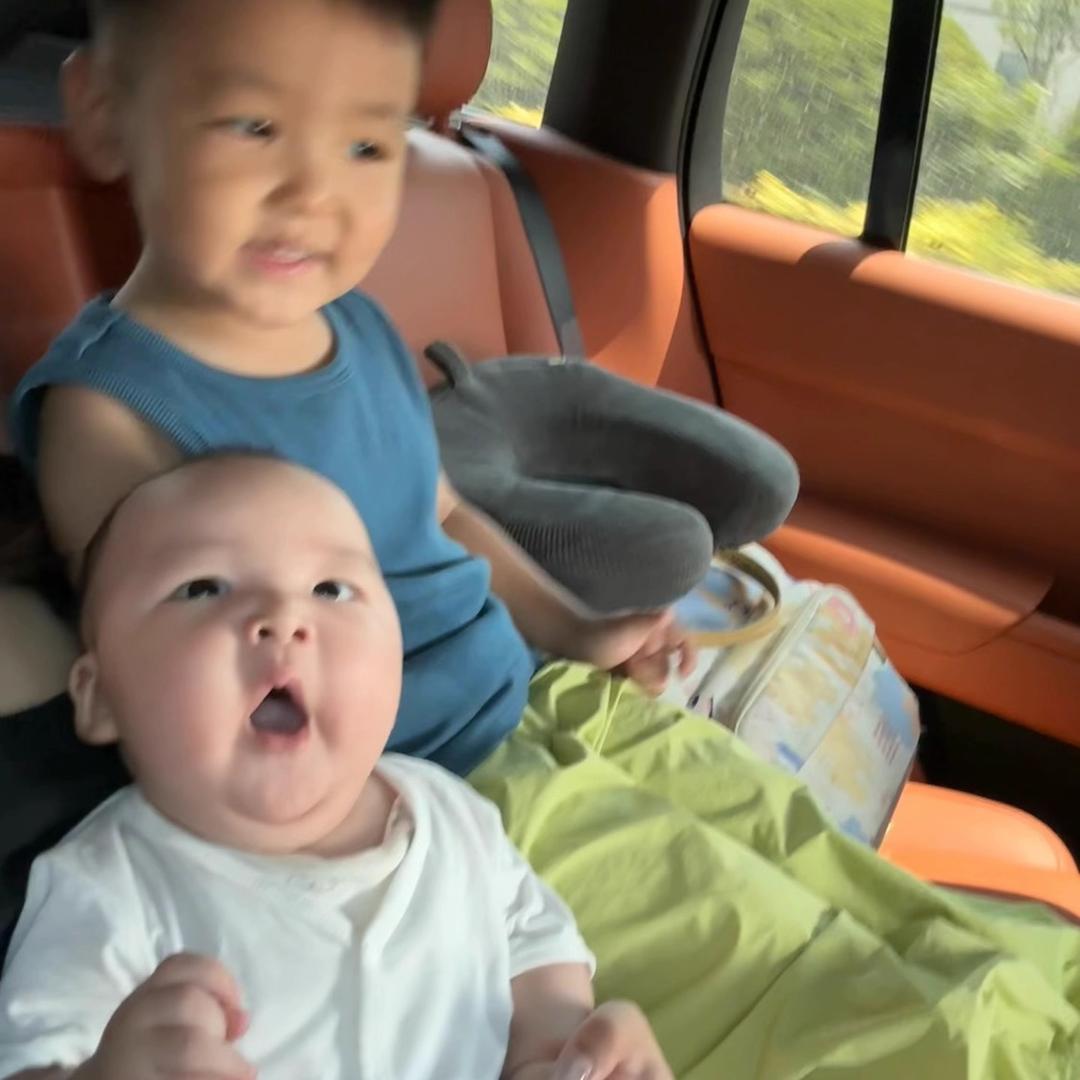 两个皮夹克
