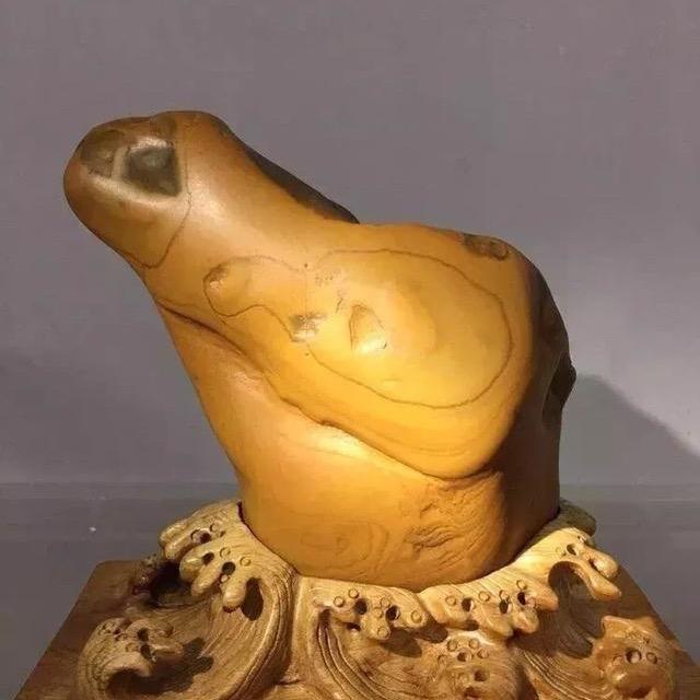 金福黄蜡石、彩石。