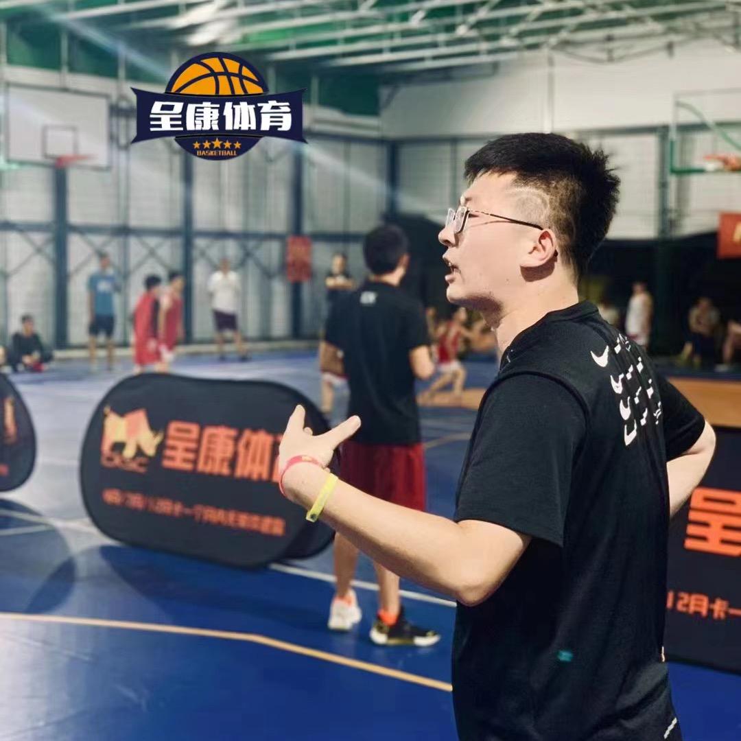 上海呈康体育乒羽篮教练总监