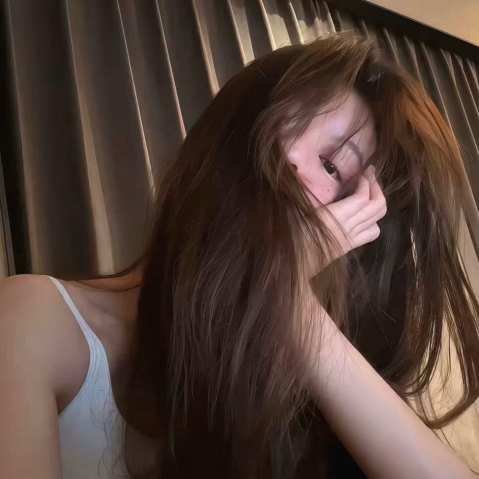 J    .（挤到坐老火锅