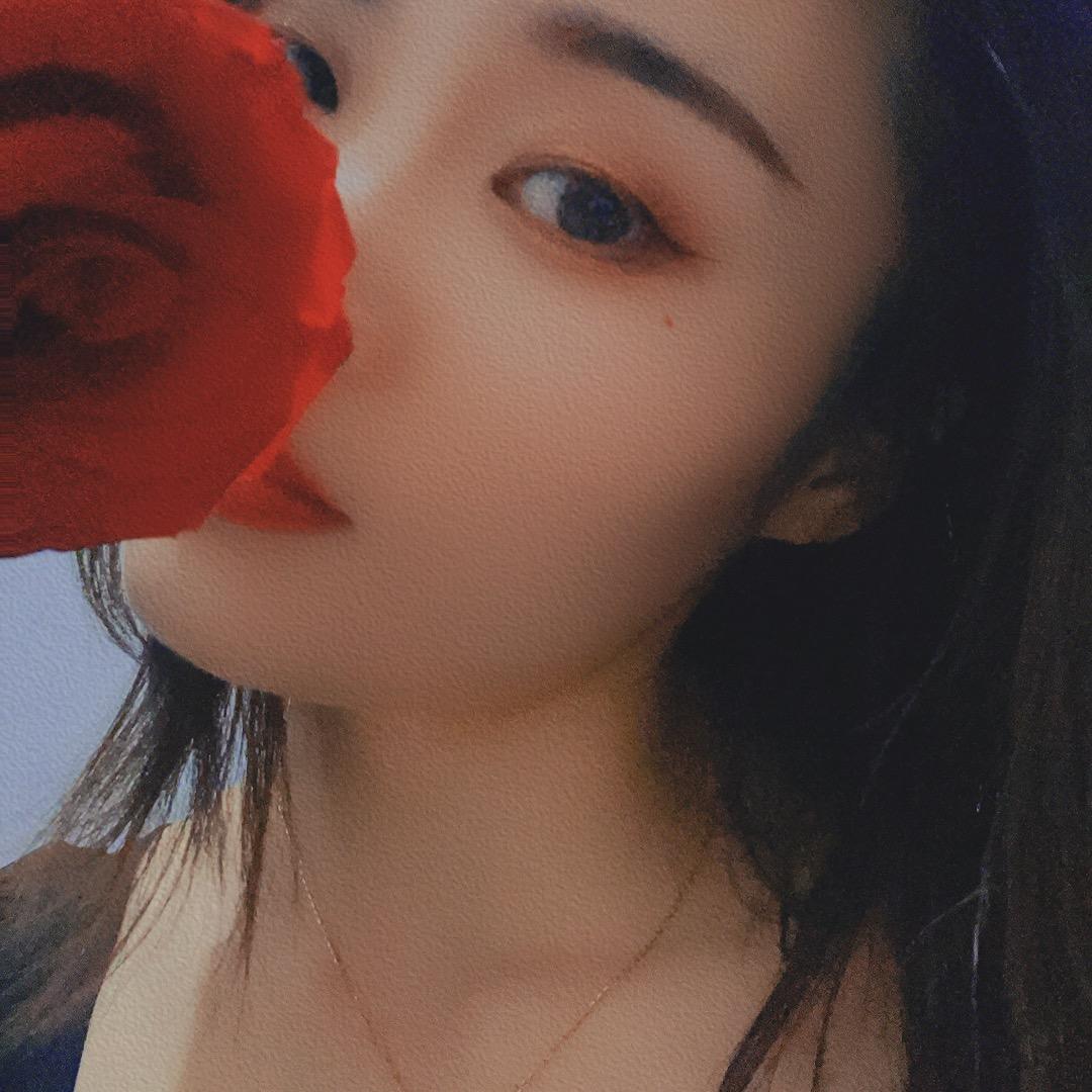 微笑难掩内心悲伤