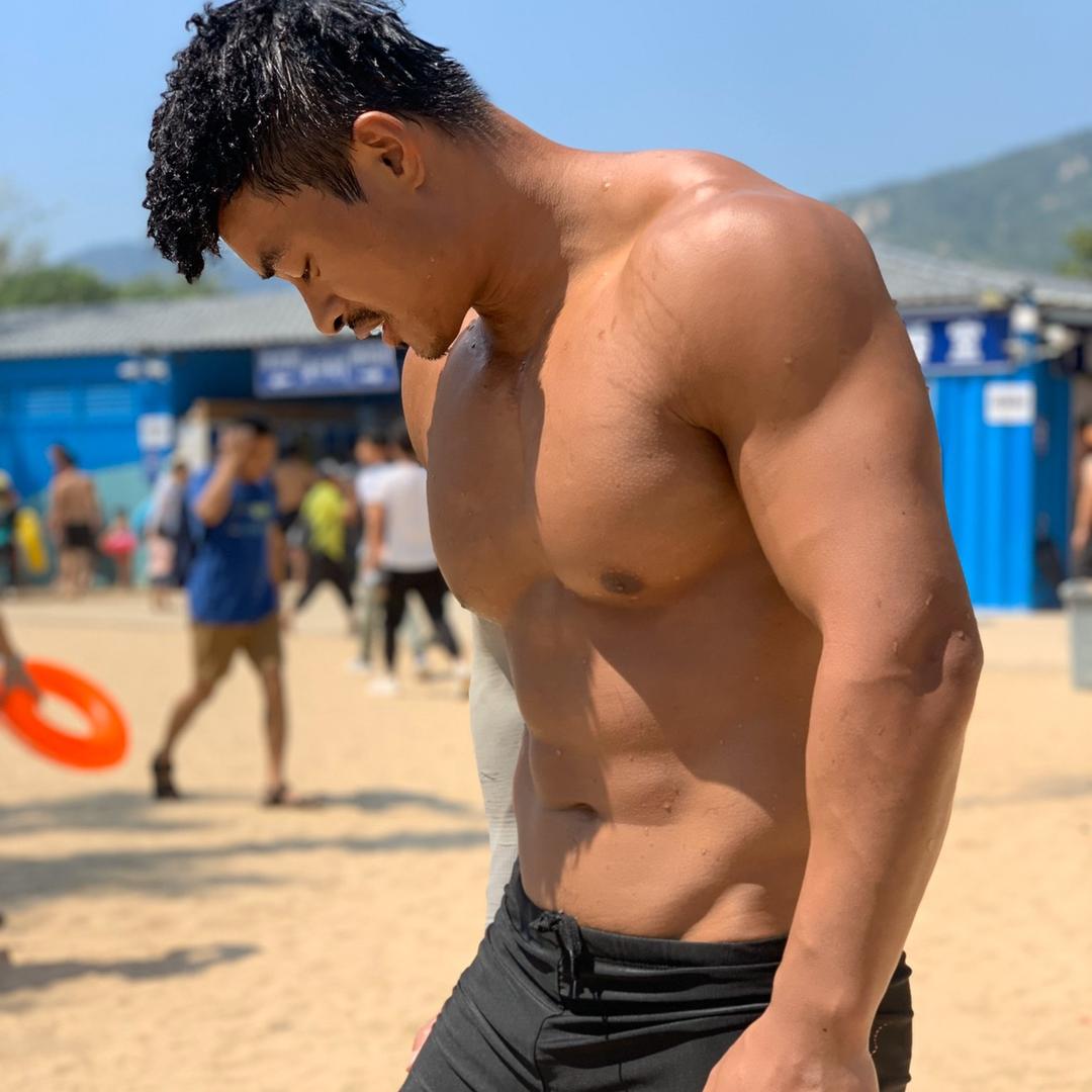黑色肌肤y_Lee
