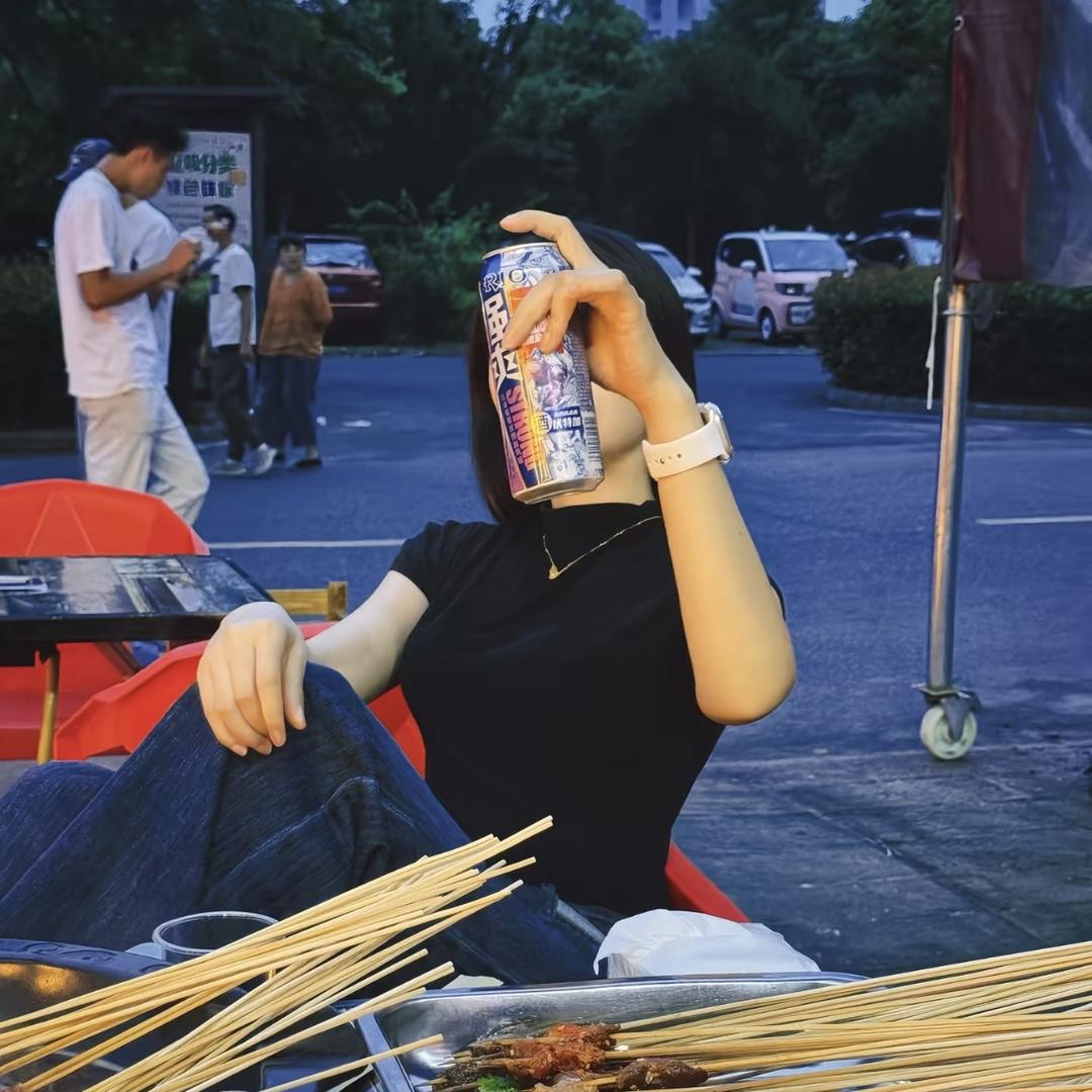 爱喝酒的久姑娘