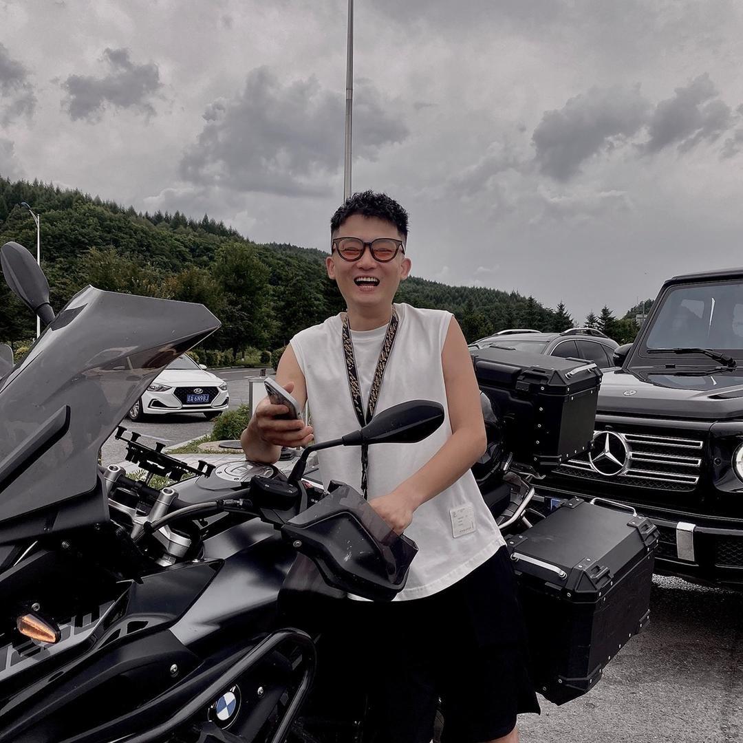 闹闹时尚男装店