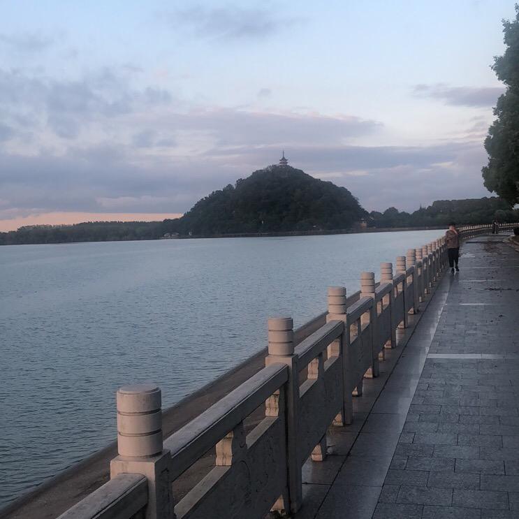 云不淡，风不清