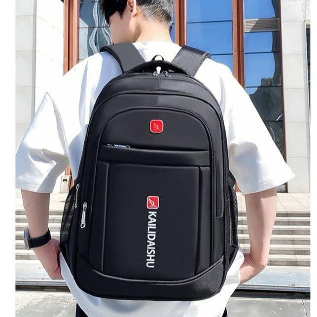 休闲旅游双肩包