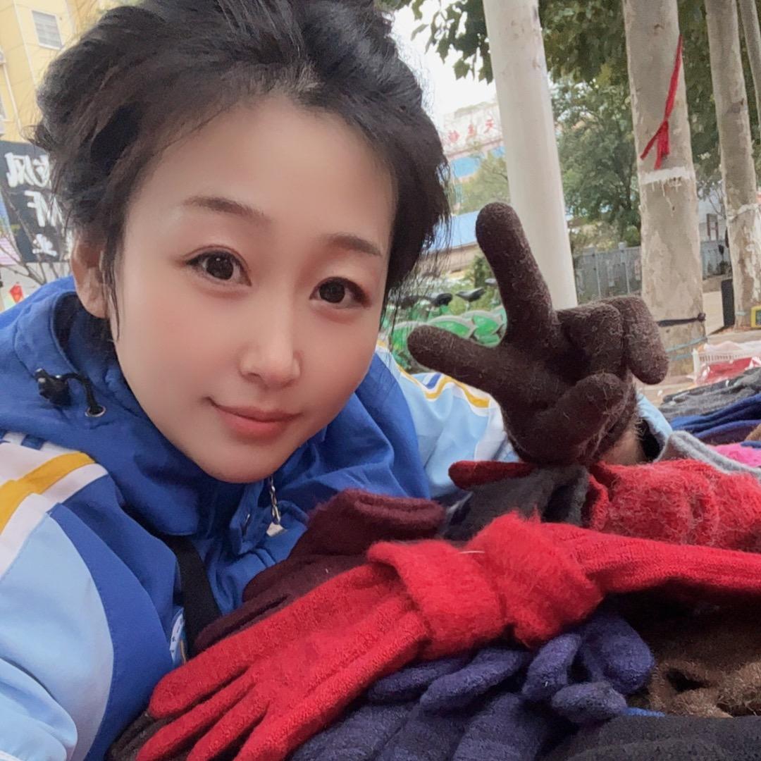 卖手套的 小高