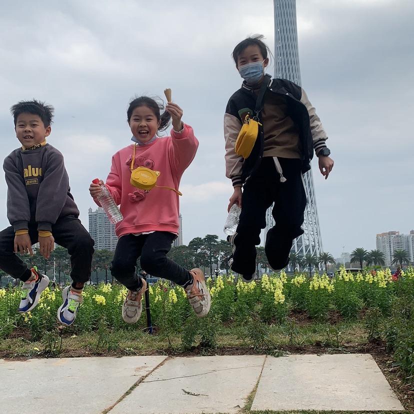 吉祥三宝👶👧👧