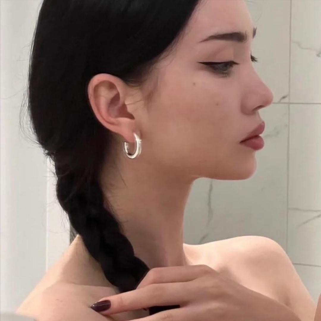𝐑