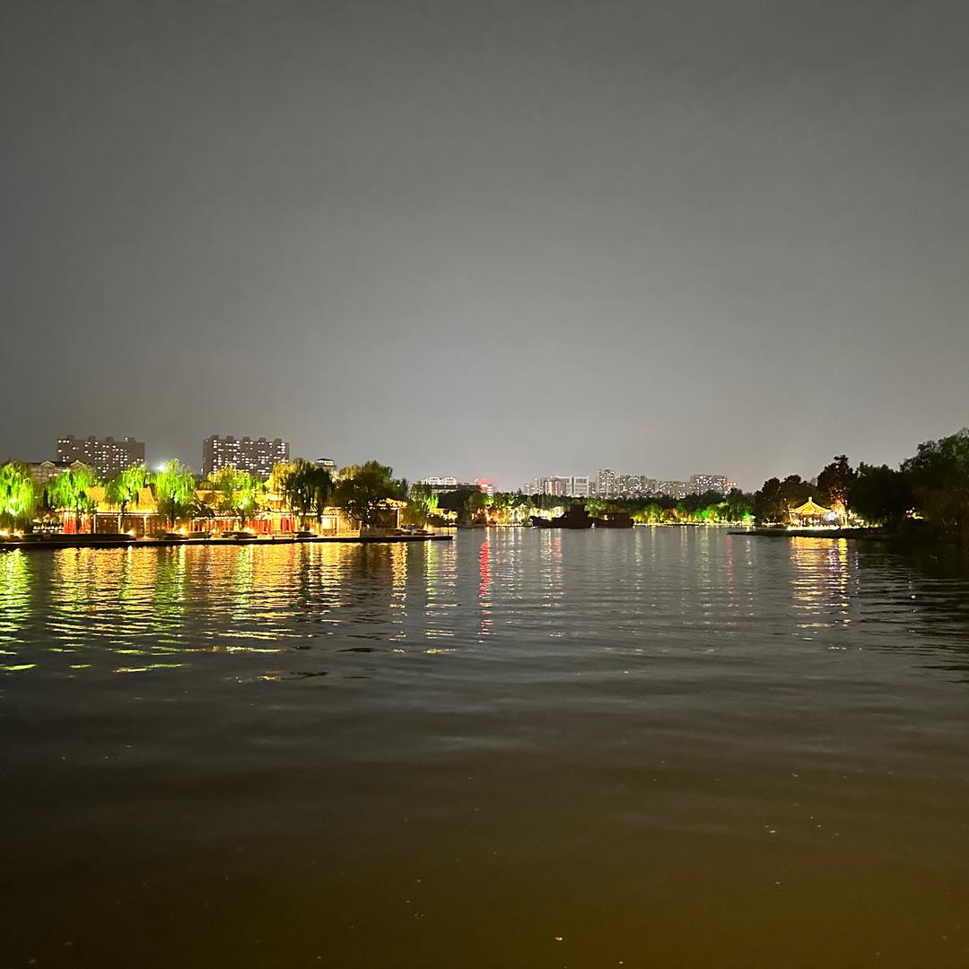 露着屁股晒太阳