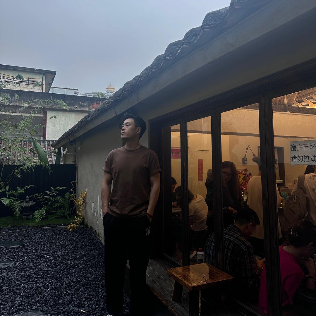 恩施峦风民宿谭老板