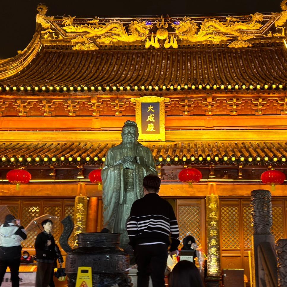 生来傲性.