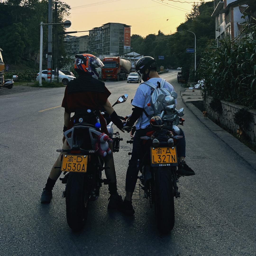 爱骑摩托的古古