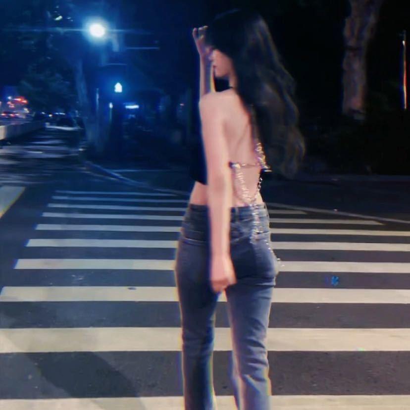 冰野莓.