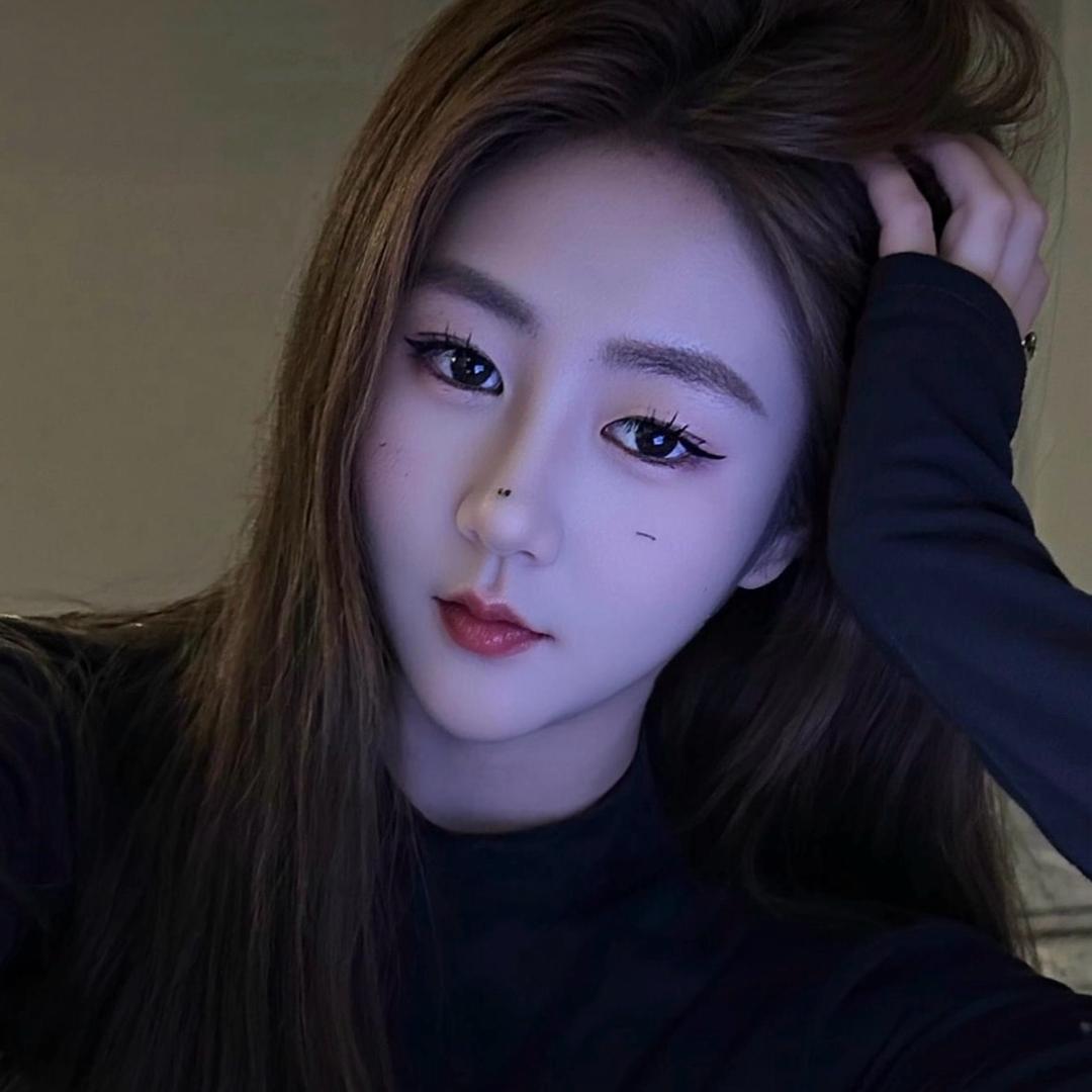 A·- 爱笑.🍁🌱ᶻ🧸🍬✨🦌ᶻ