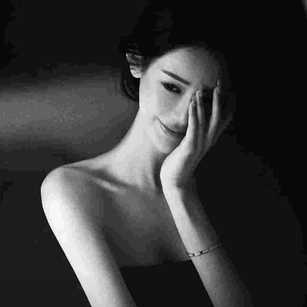 就一女的.