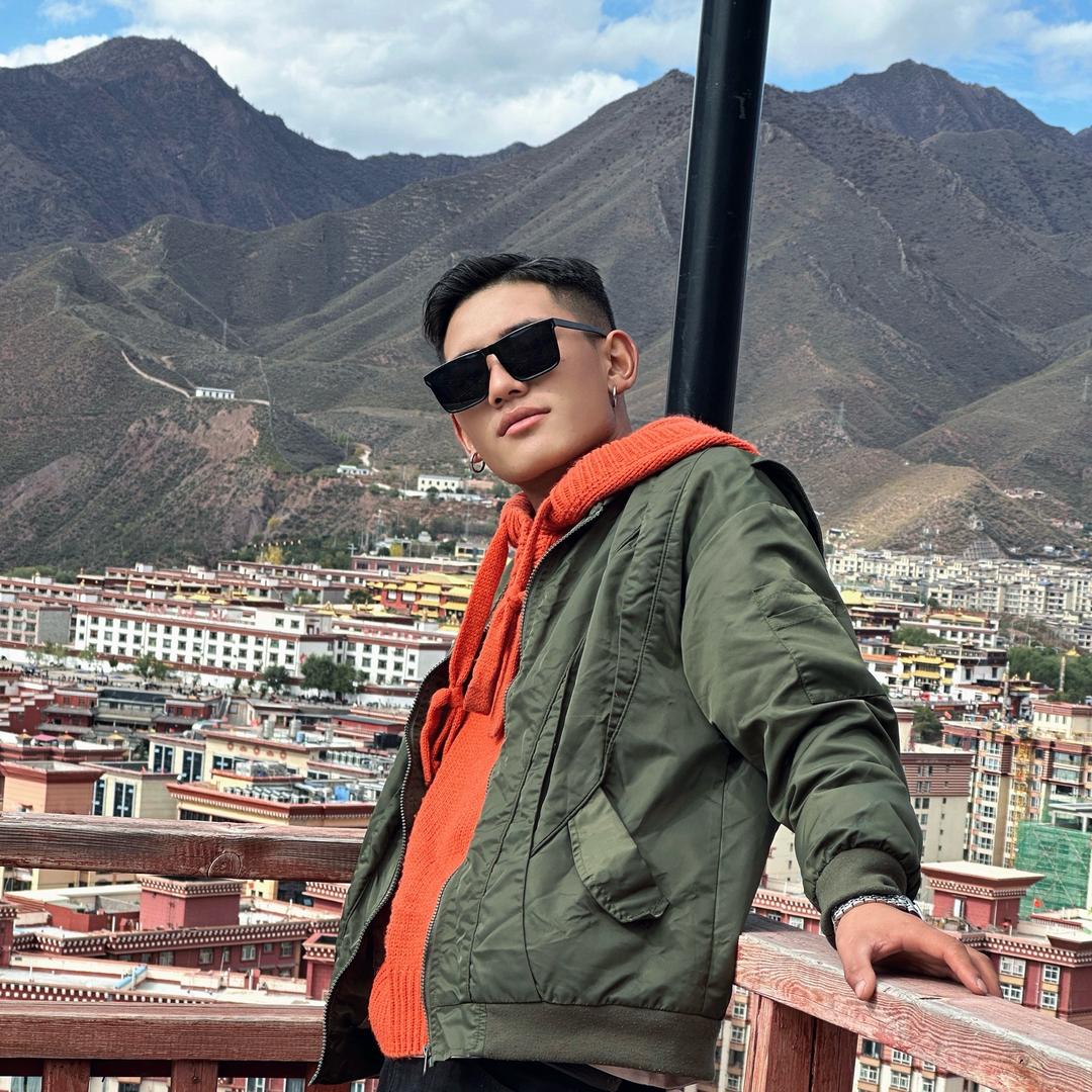 ཨ་ཕོ་། 格来 🪸