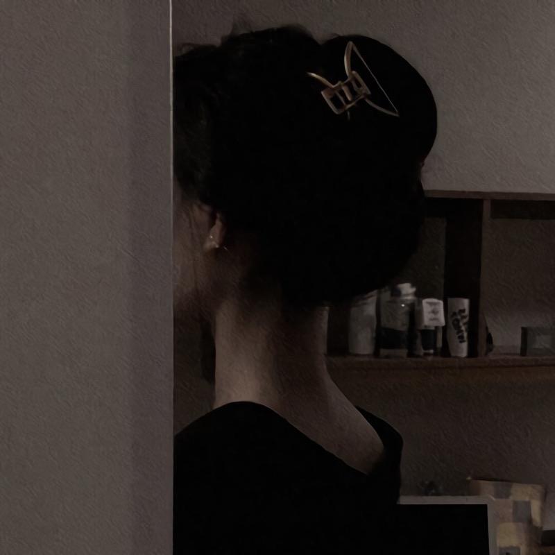 风中摇曳的小树枝子