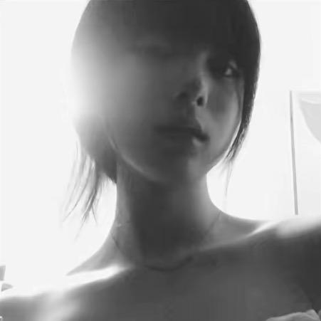 佰