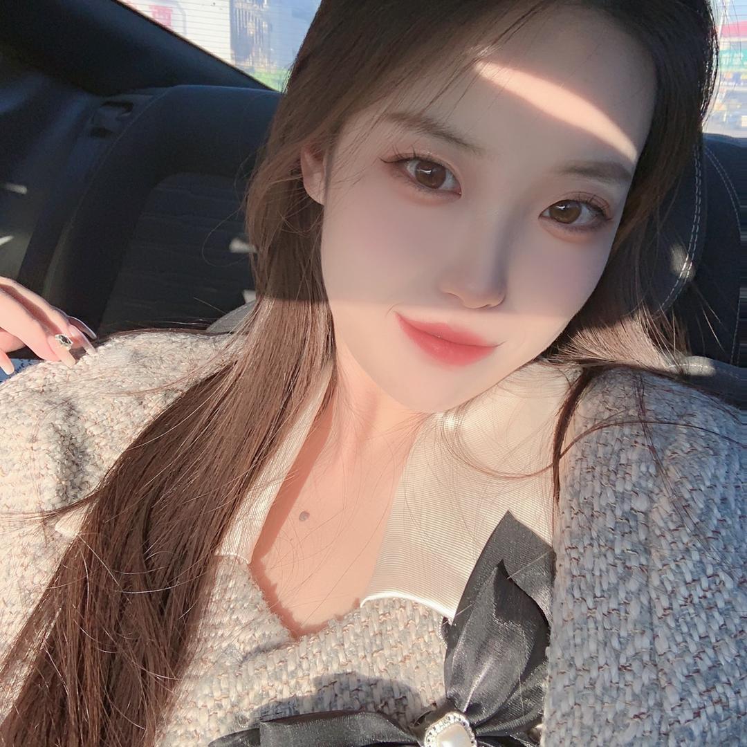 LiLi吖-皮草服饰