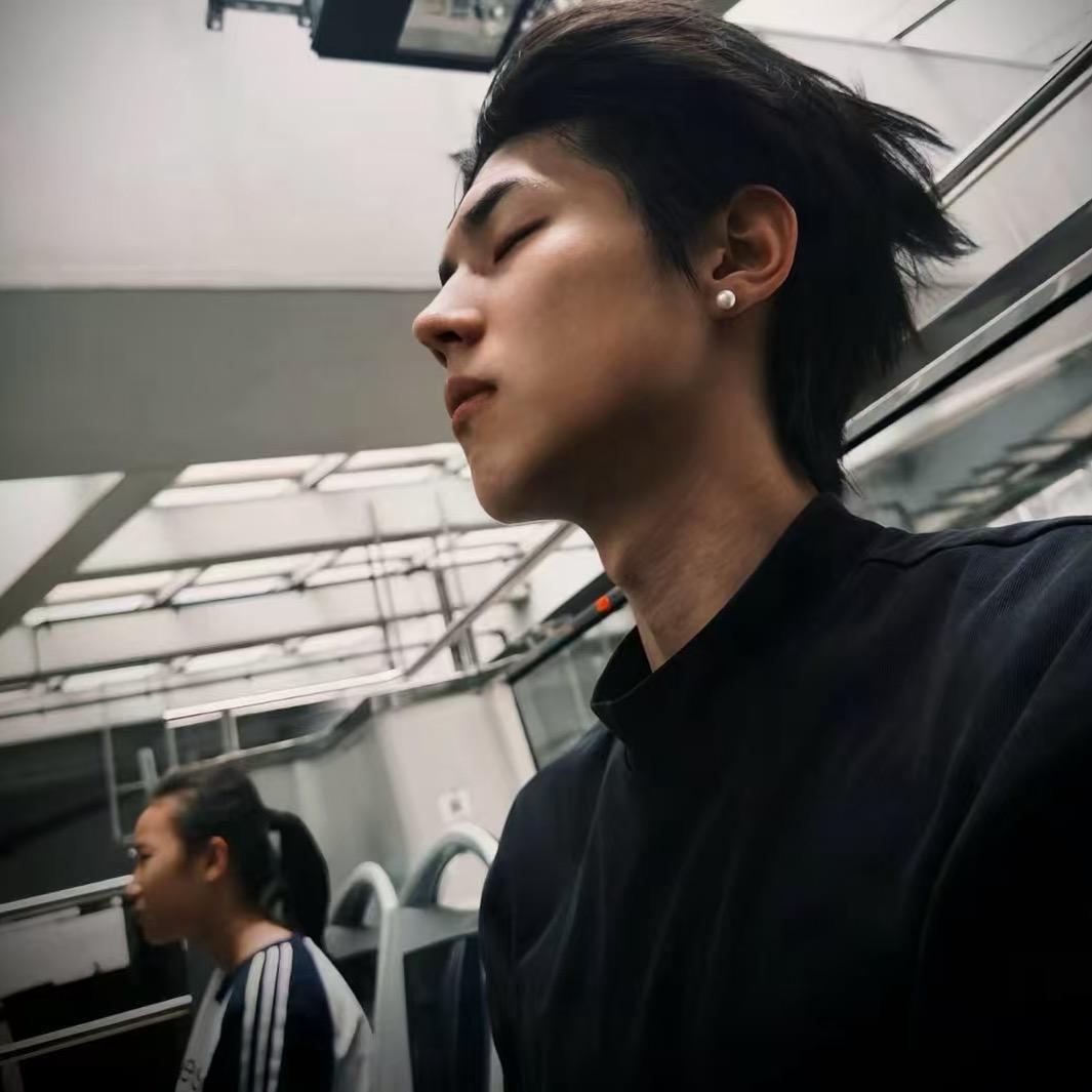 骑贝纳利的大聪明