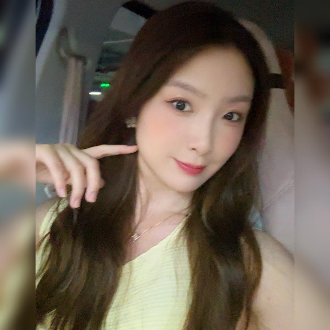 小富婆穆熙看房