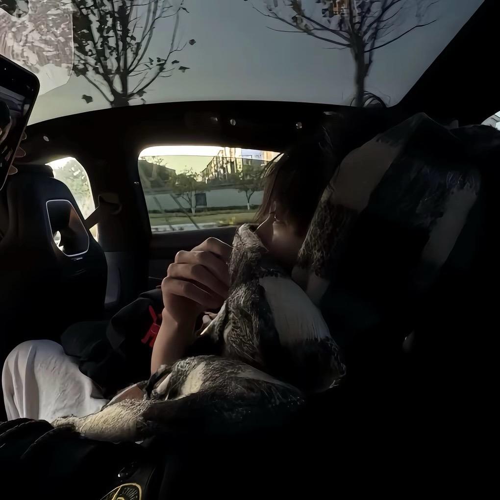 牛爷爷cos性感猫娘勾引隔壁人妻壮壮妈