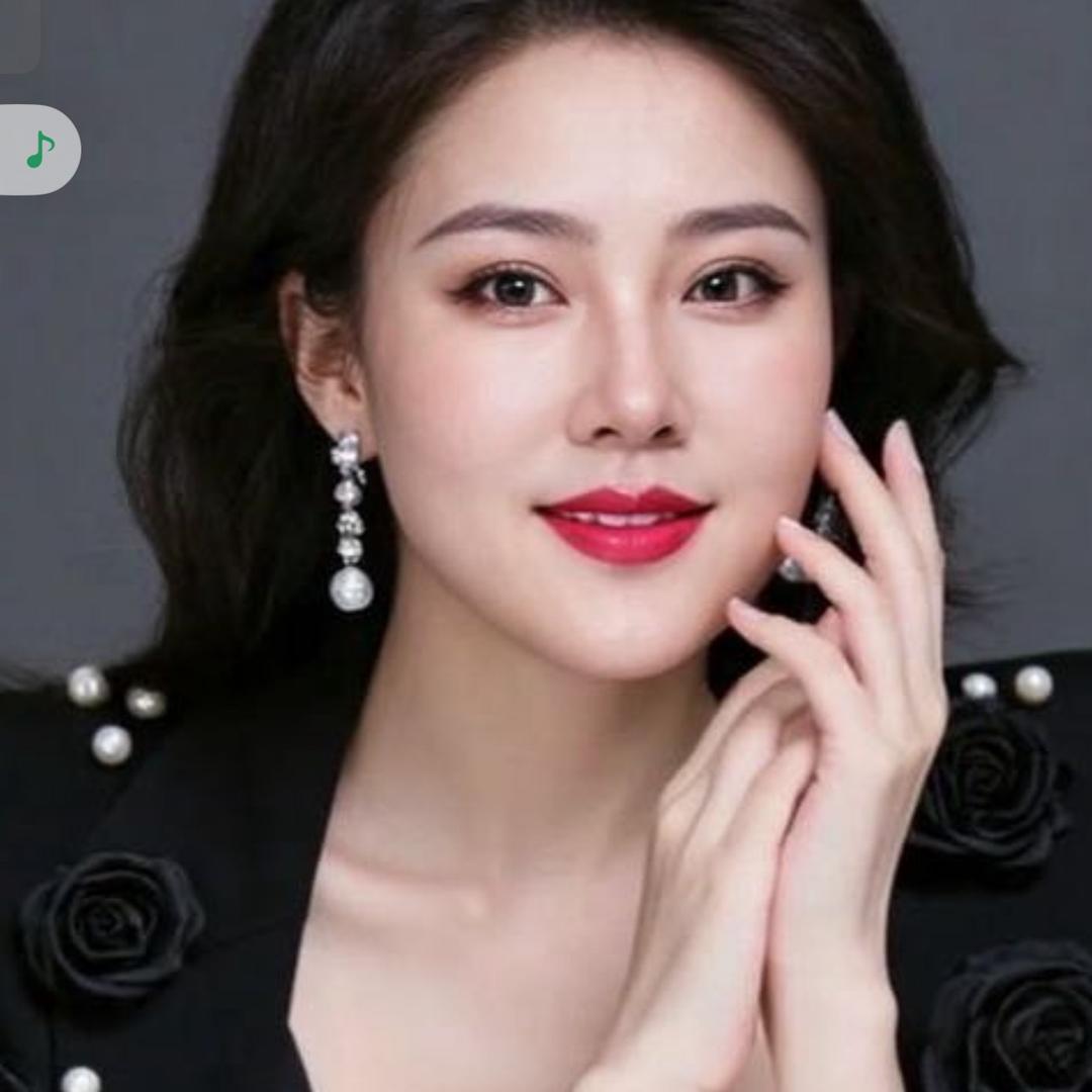 英中国际毛女士