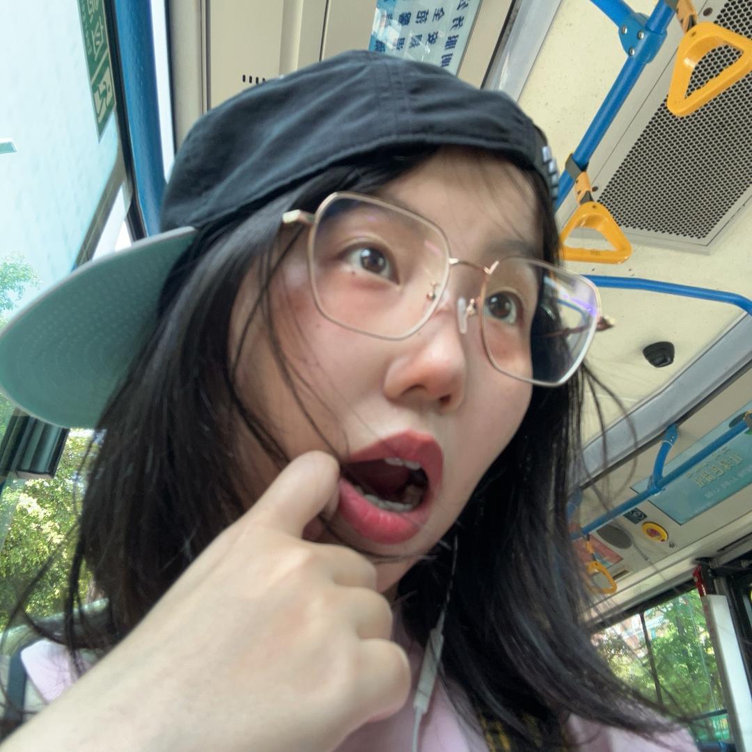 瞎聊天的李华