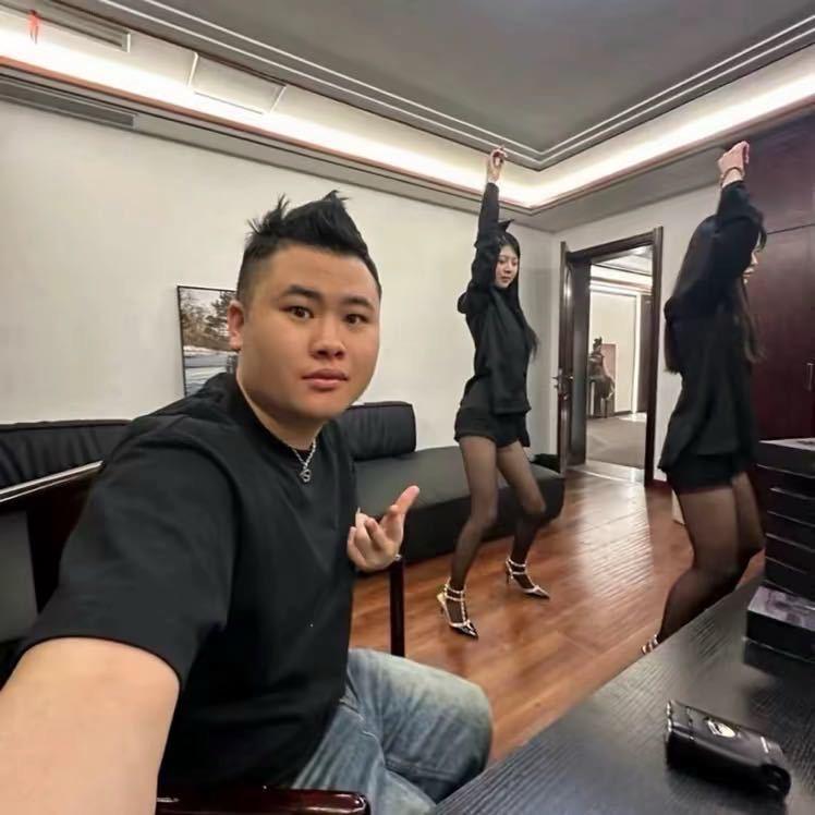 山明硕